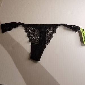 Black lace flutter thong f50